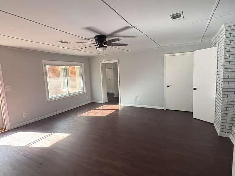 8457 Thomaston Rd — Photo 32