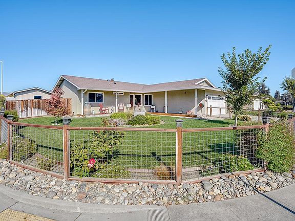 3rd image of 2443 Almaden Blvd