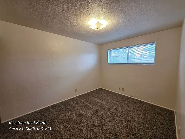 2785 Oak St — Photo 8