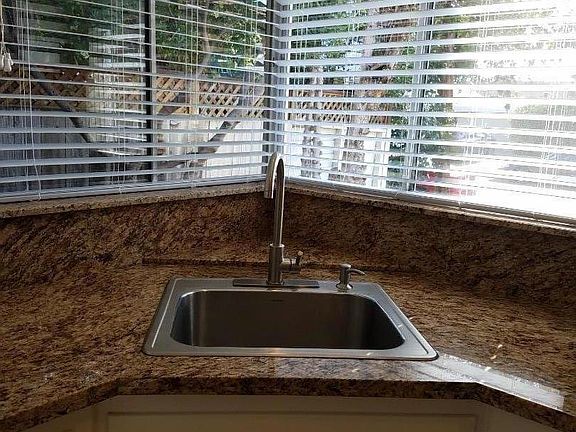 5th image of 3105-3107 McKinley Dr