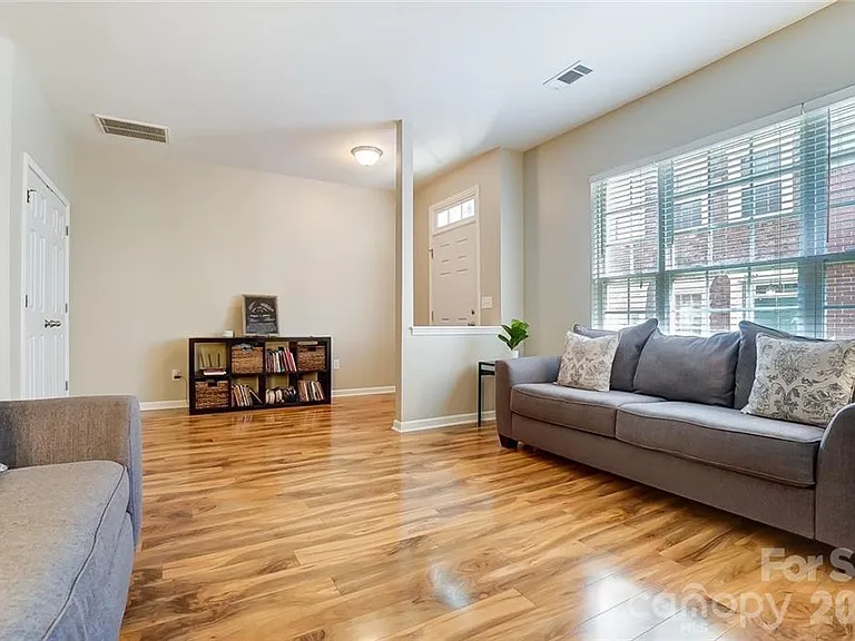 2029 Kegsworth Dr — Photo 4