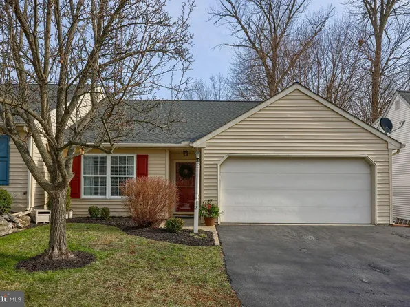 12 Mill Pond Dr, Lancaster, PA 17603