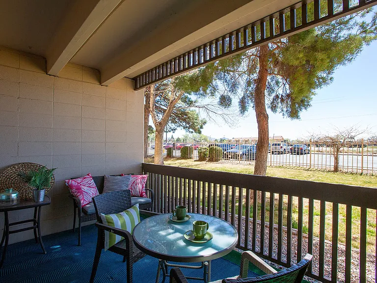 Los Altos Towers — Photo 8