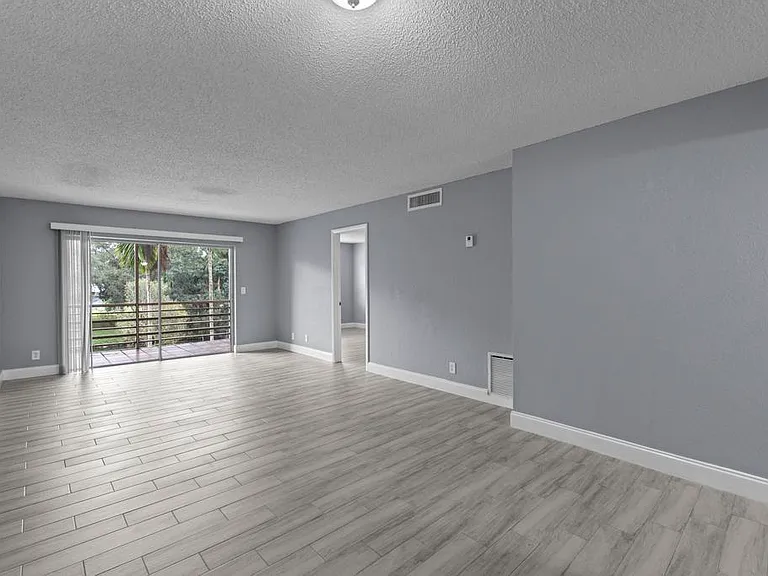 120 Sparrow Dr #205 — Photo 3