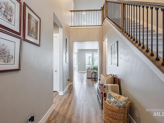 3rd image of 5576 S Rosalia Way