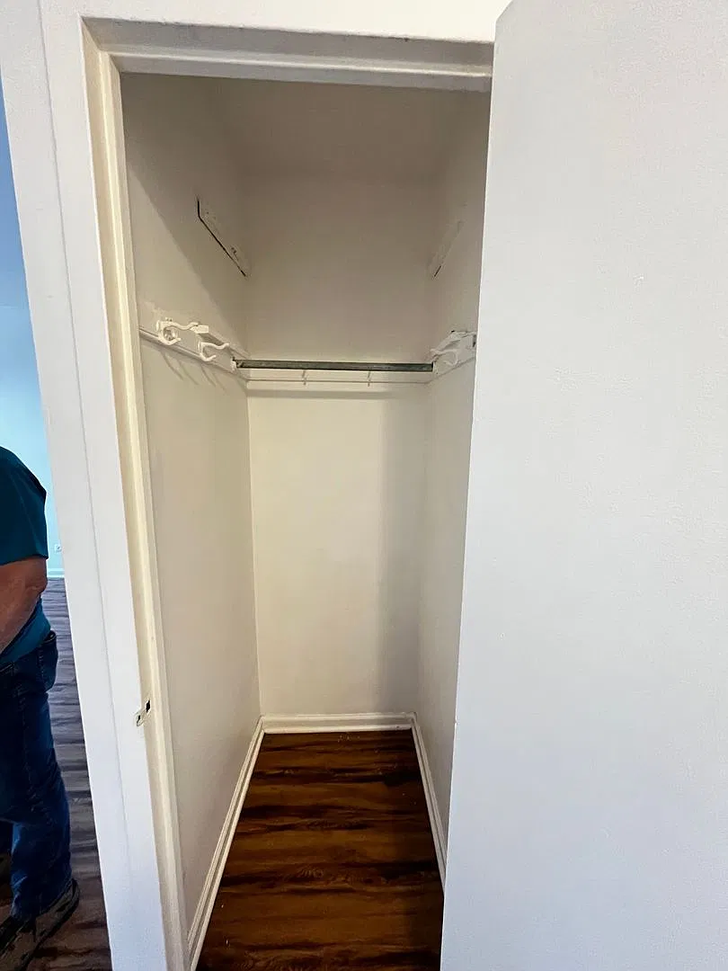 Spacious 1-Bedroom Condo in Budlong Woods — Photo 1