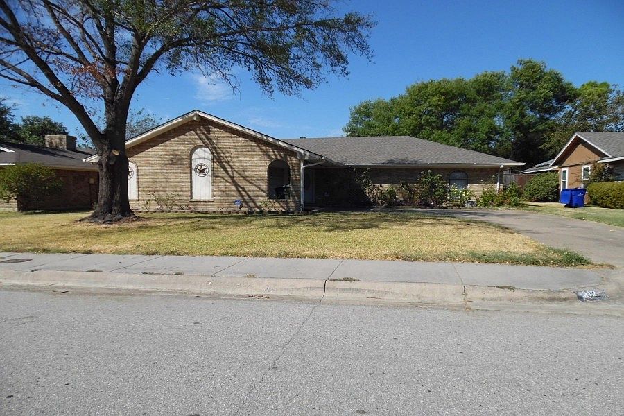 1st image of 2123 Southmoor Dr