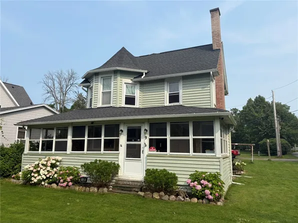 9 2nd St, Hilton, NY 14468