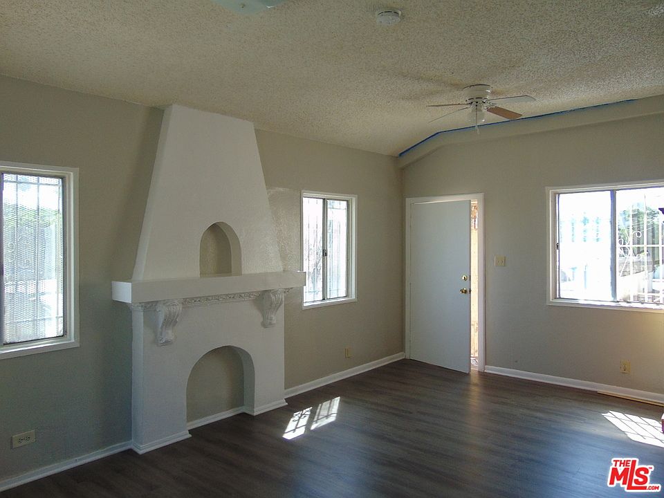 1st image of 511 W 82nd St