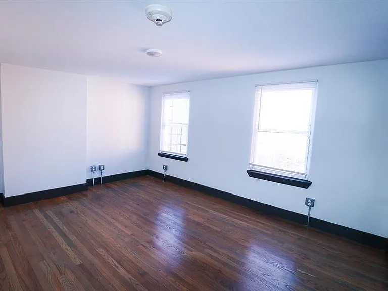 1533 Pleasant Street — Photo 35
