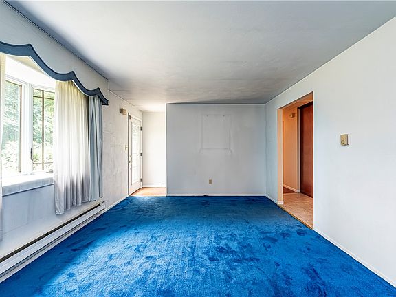4th image of 2037 Ridge Rd