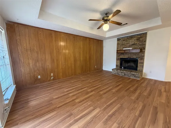 425 Signal Hill Ct N, Fort Worth, TX 76112