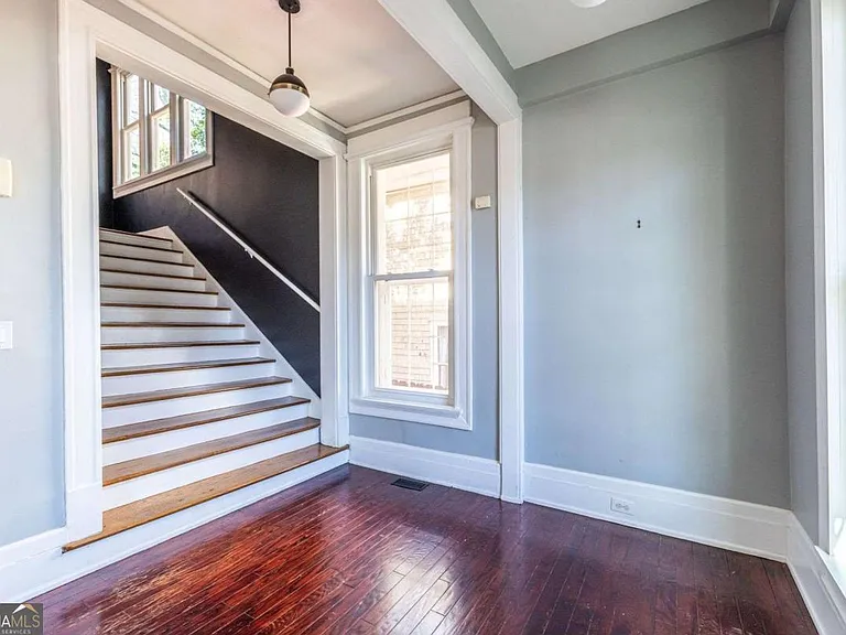 692 Myrtle St NE — Photo 39