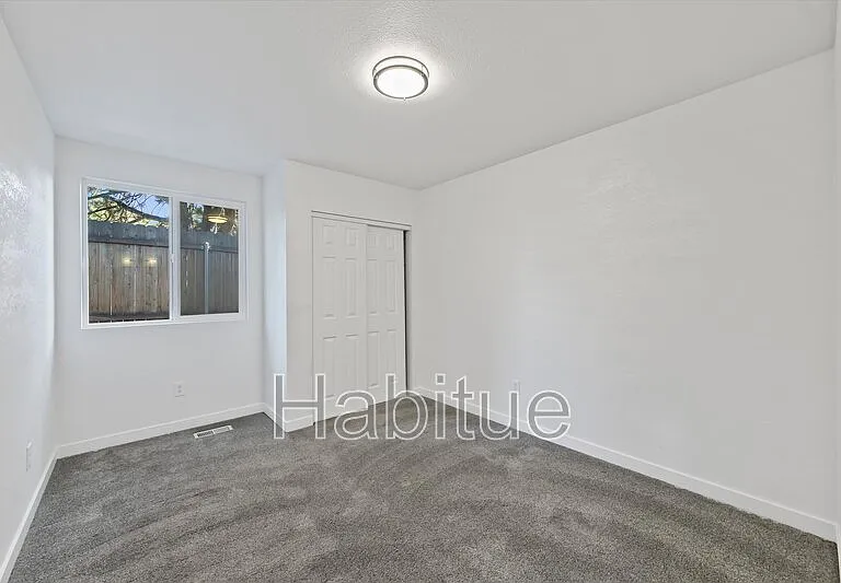 2041 E Oakridge Ct — Photo 18