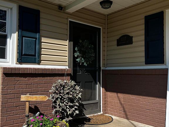 2nd image of 1117 Hawthorne Street