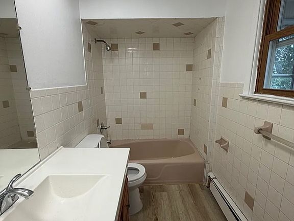 2nd image of 351 15th Ave #Gl