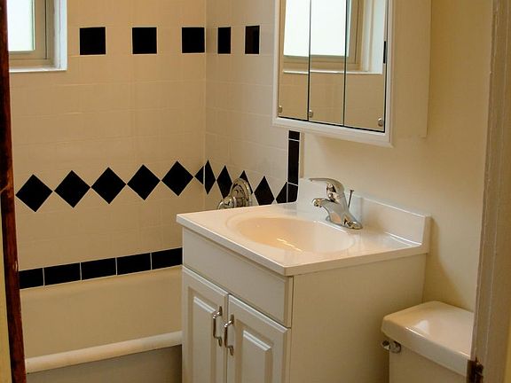2nd image of 443 S Kenilworth Ave APT 2