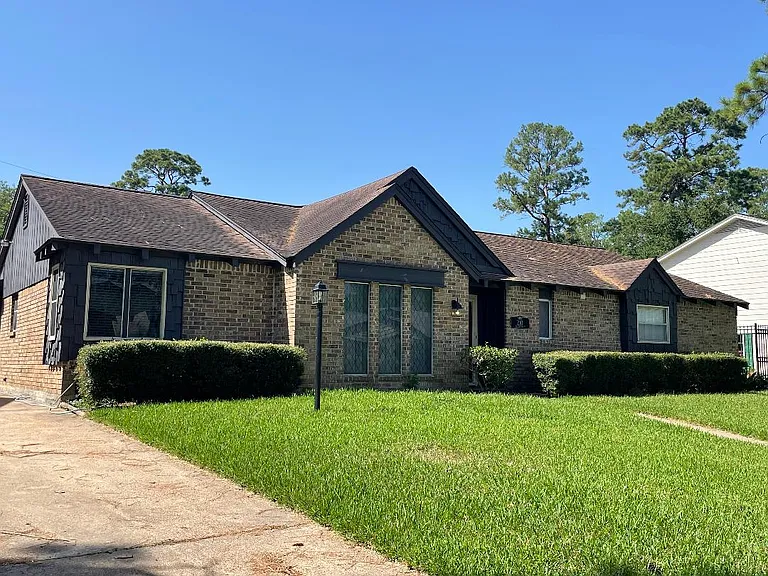 210 Black Forest Dr — Photo 1