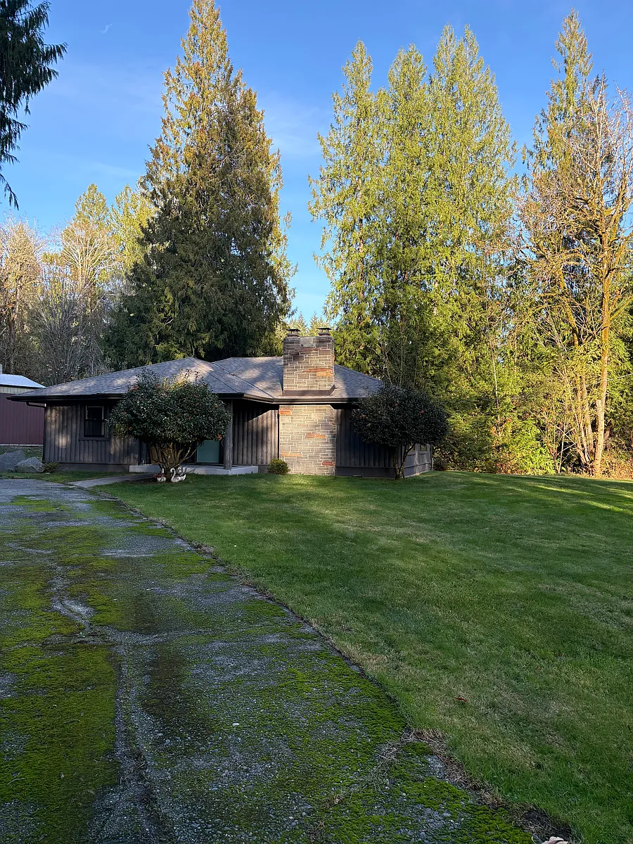 Building Photo - 20 NE Elfendahl Pass Rd