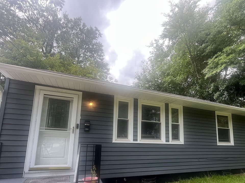 1st image of 1204 Rosewood St