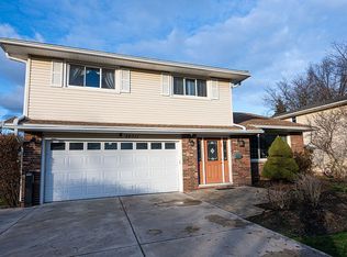 24011 Greenlawn Ave, Beachwood, OH