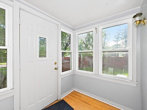 3rd image of 2214 E 6th St