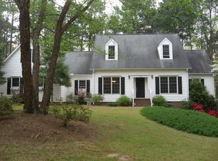 225 E Hedgelawn Way, Southern Pines, NC 28387