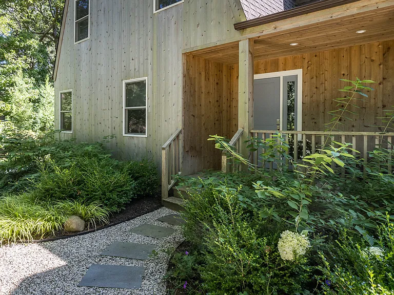 77 Three Mile Harbor Dr — Photo 20