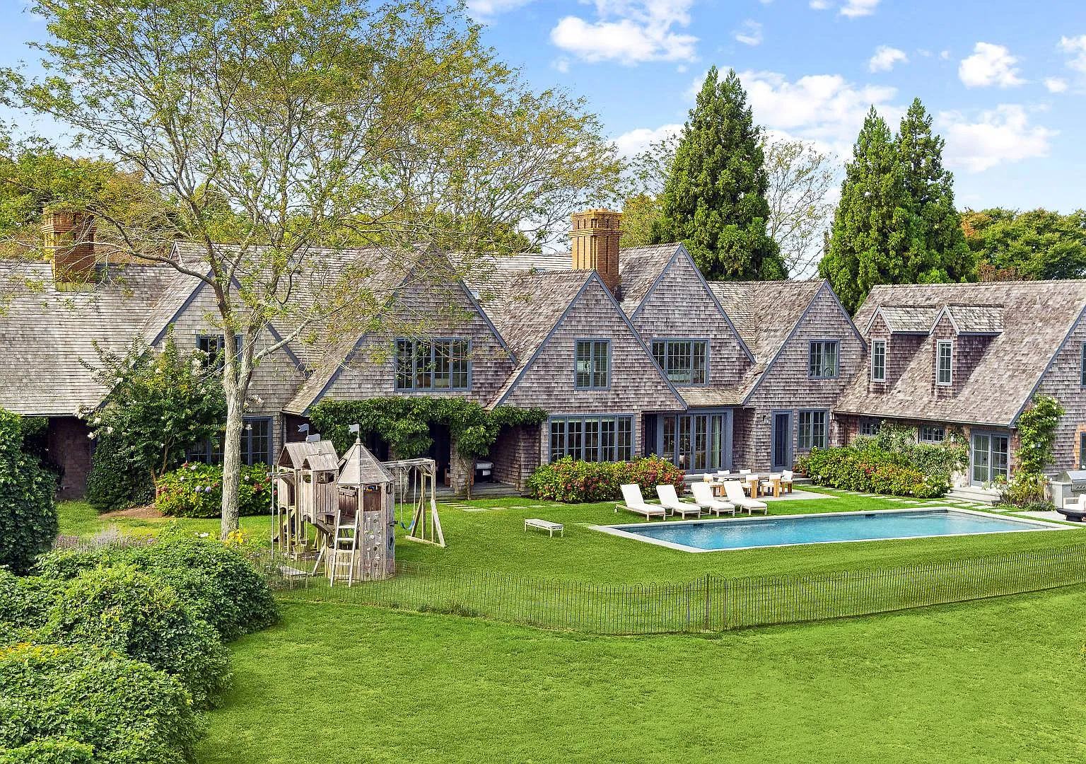 Waterfront Luxury Rental in Sagaponack South! — Photo 1