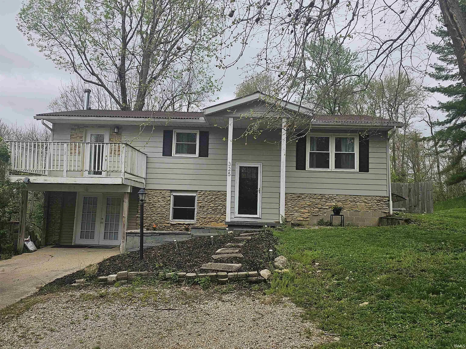 325 N Chandler Dr photo 1