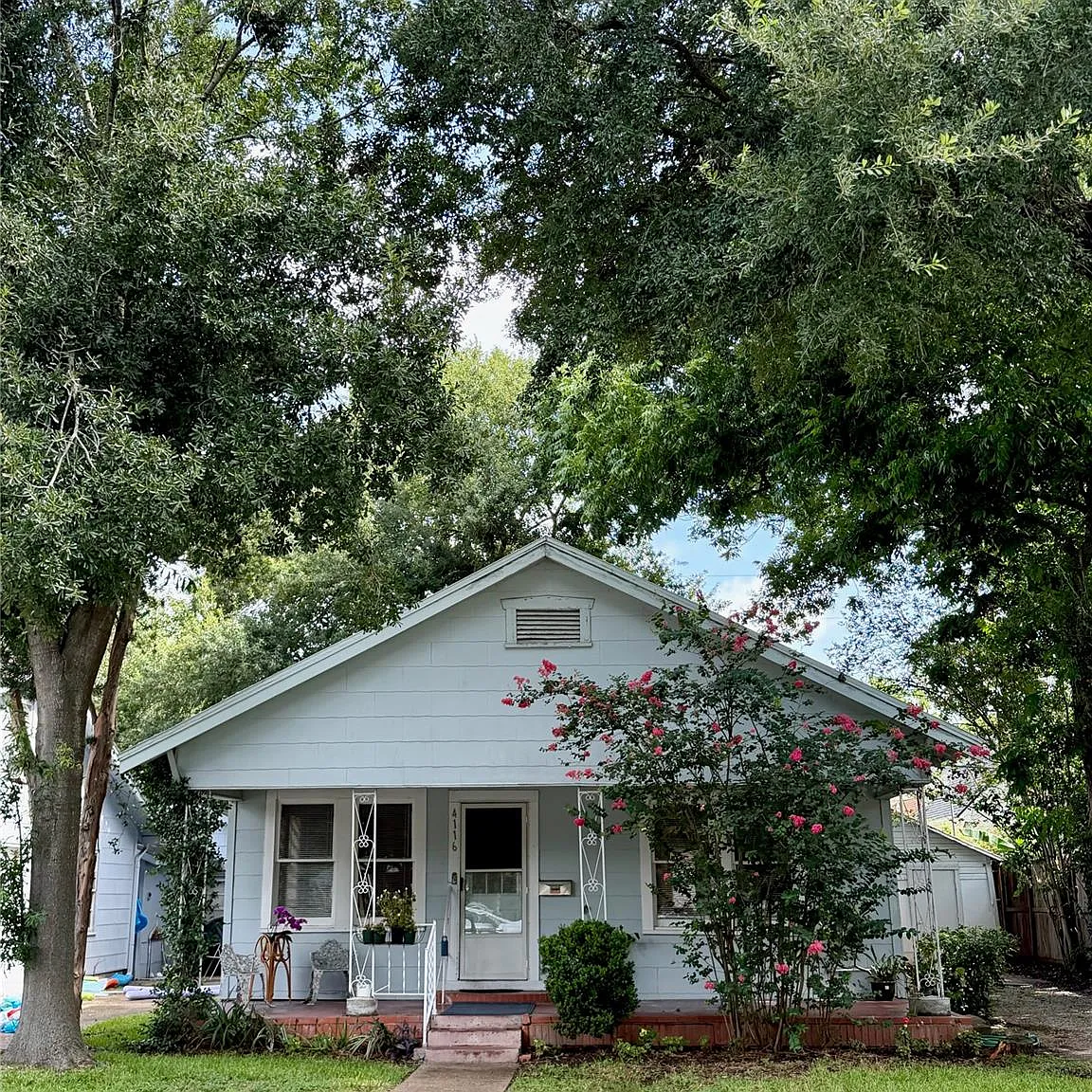 2 bed, 1.0 bath, 1300 sqft, $2,800 — Photo 1