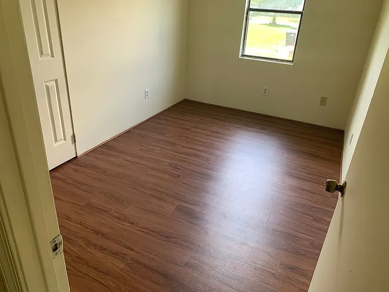 909 Chesson St — Photo 6