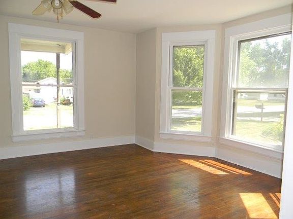 5th image of 616 W Sherman Ave
