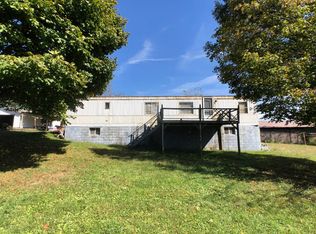180 Fieldson Rd, Dilliner, PA 15327