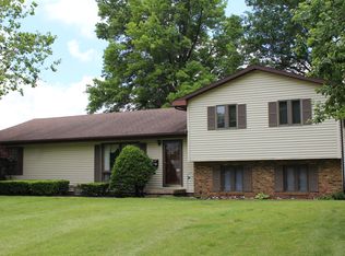 901 E Vine St, Le Roy, IL