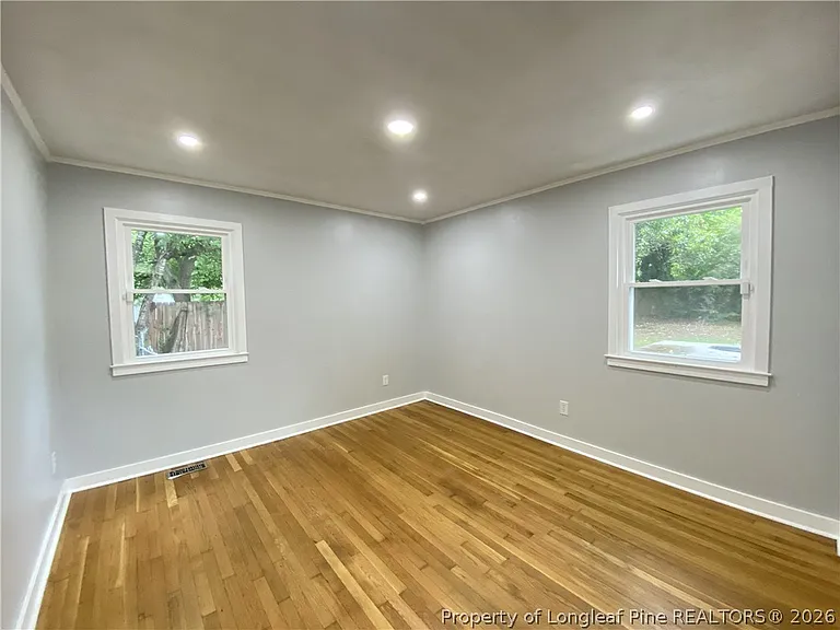 290 Lemont Dr — Photo 13