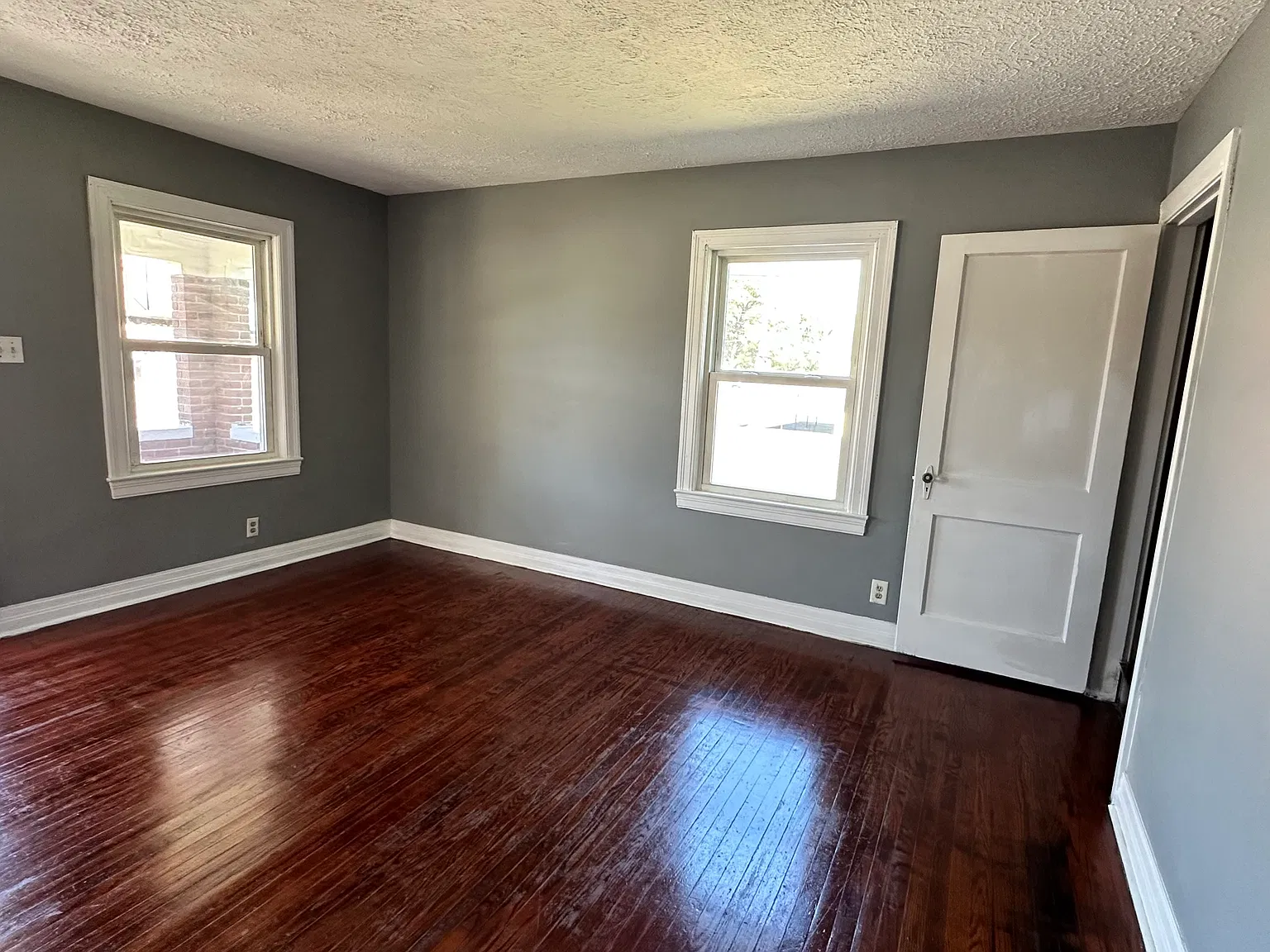 4 bed, 1.5 bath, 1190 sqft, $1,600 — Photo 2
