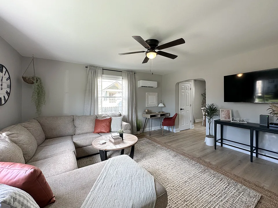 322 Florence Ave #B