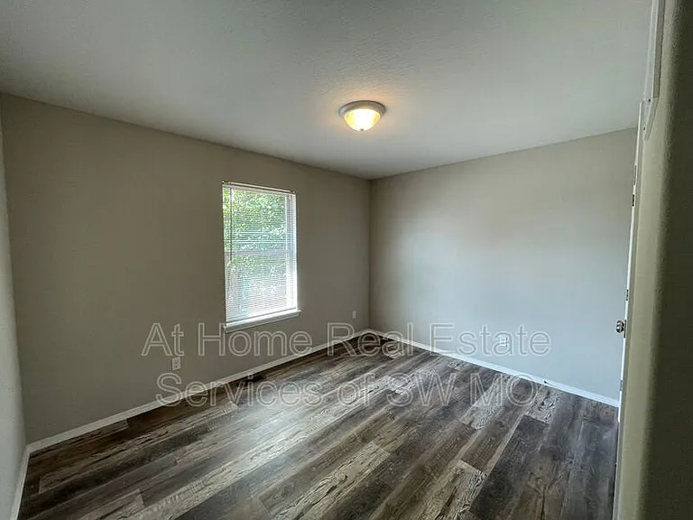 3921 W Linwood St — Photo 6