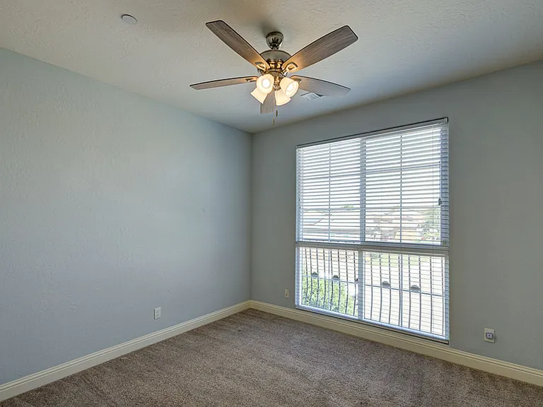 1148 Cordova Ave — Photo 15