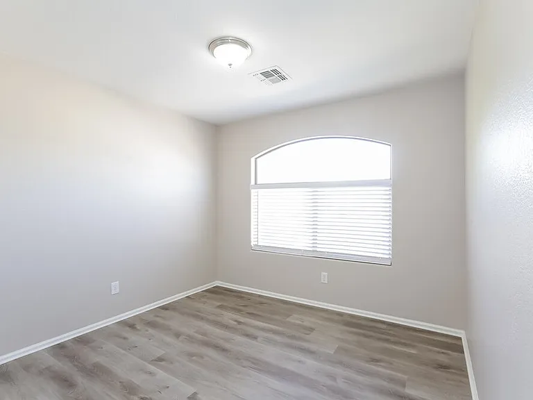 15999 W Moreland St — Photo 14