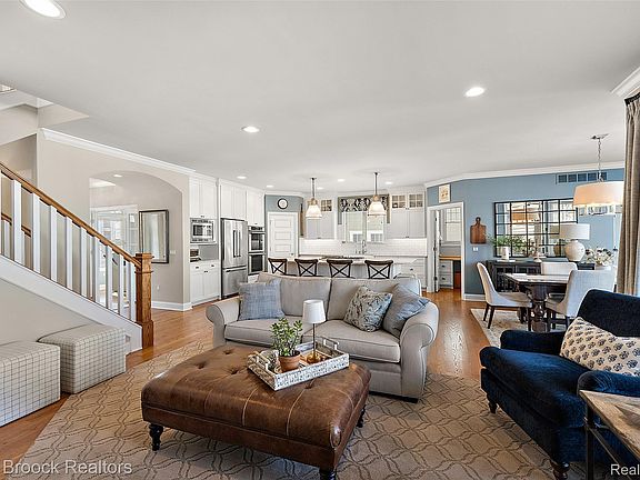 5th image of 338 Griggs St