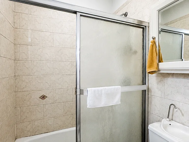 642 Humboldt St #2L — Photo 12