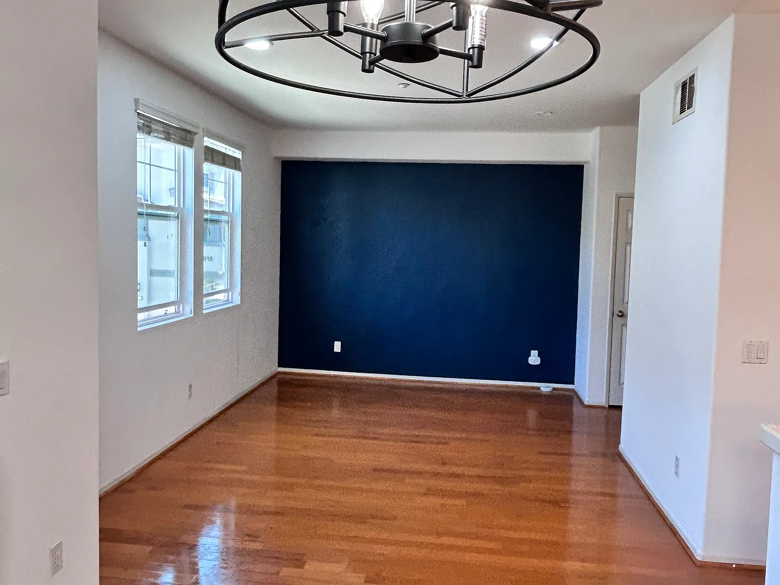 1 bed, 1.5 bath, 965 sqft, $2,995 — Photo 2