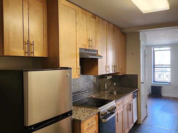 4th image of 1710 2nd Ave APT 4S