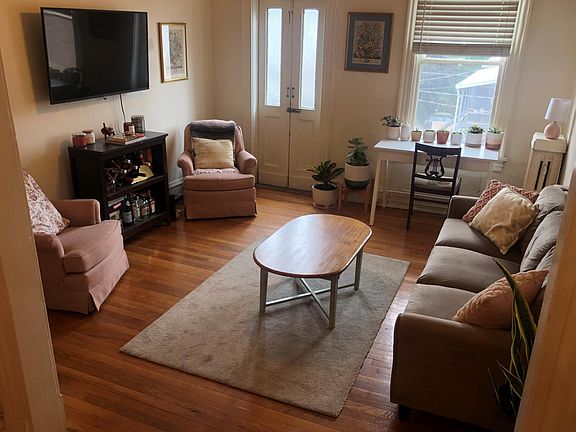 2nd image of 7 N Arthur Ashe Blvd APT 11