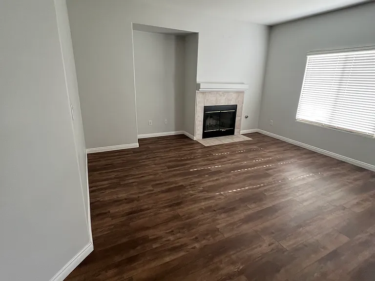 1003 Duxbury Ct — Photo 4
