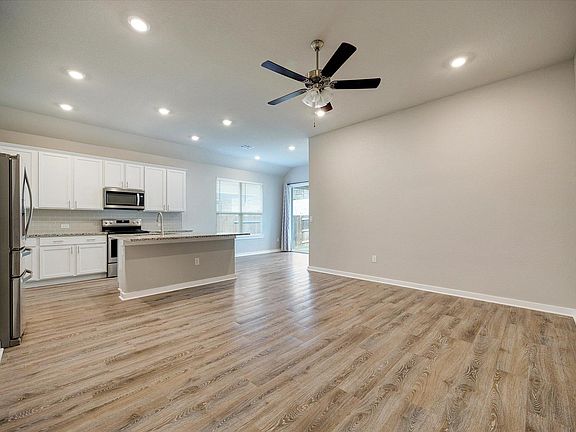 3rd image of 628 Peace Pipe Way