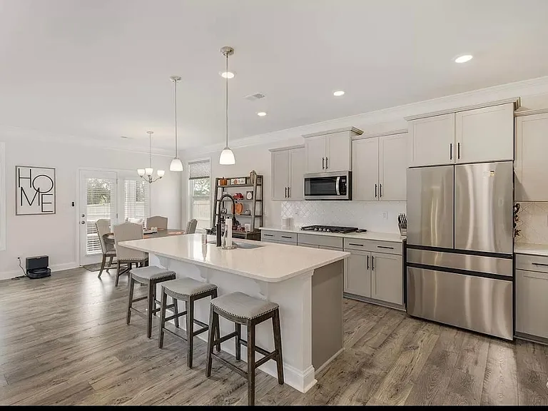 6231 Graymount Trl — Photo 4