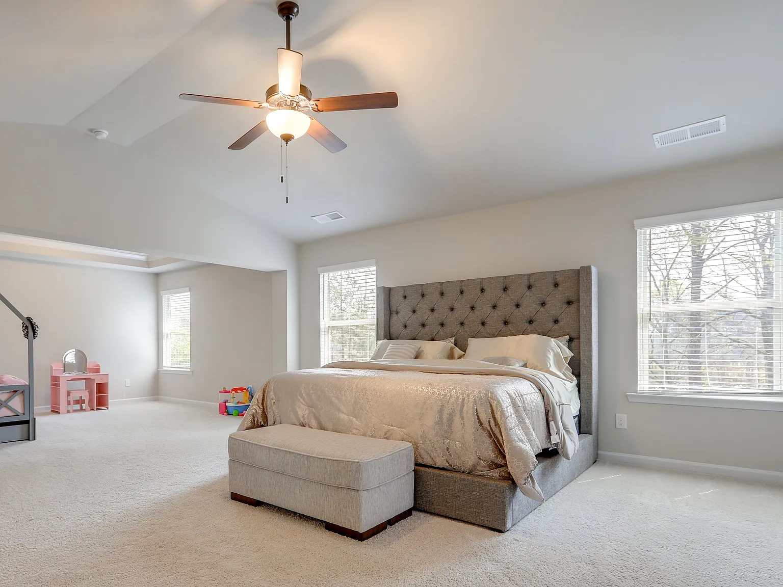 5 bed, 4.5 bath, 3574 sqft, $5,500 — Photo 3
